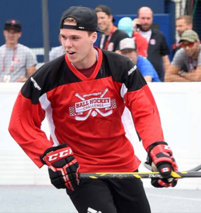 Connor McDavid plays ball hockey too